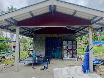 บ้านพร้อมที่ดิน ติดถนนลาดยาง เนินสูง วิวเขาล้อมรอบราคา 650,000 บาท บ้านพร้อมที่ดิน ติดถนนลาดยาง เนินสูง วิวเขาล้อมรอบราคา 650,000 บาท