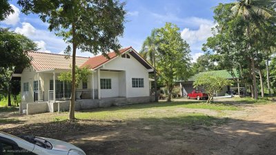 ที่ดินพร้อมบ้าน 3 หลัง ติดถนนหลักสวนผึ้ง ที่ดินโฉนด พื้นที่สวนป่า สงบ ร่มรื่น