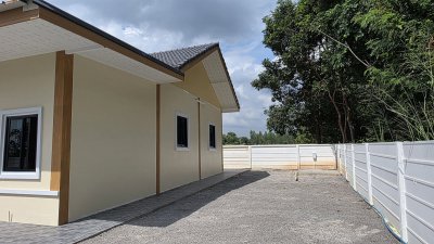 บ้านที่ใกล้ คาเฟ่ 7-11 และรพ. แค่ 3 นาที บ้านที่ใกล้ คาเฟ่ 7-11 และรพ. แค่ 3 นาที