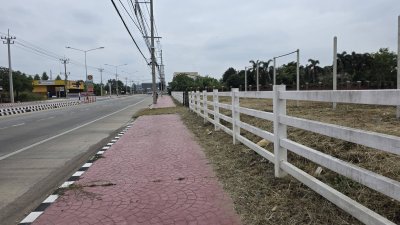 ที่ดินติดถนนเจดีย์หัก ทำเลการค้าขาย ถนน 4เลน