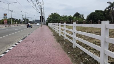 ที่ดินติดถนนเจดีย์หัก ทำเลการค้าขาย ถนน 4เลน