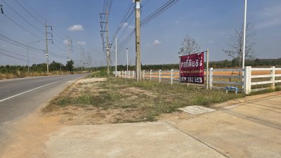 ที่ดินเปล่า ทำเลติดถนน แปลงมุม ติดถนนสาธารณะ 3 ด้าน