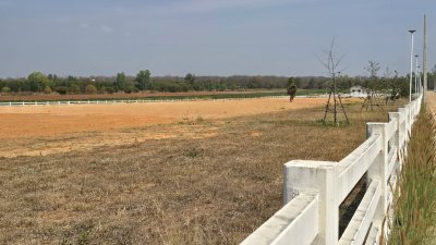 ที่ดินเปล่า ทำเลติดถนน แปลงมุม ติดถนนสาธารณะ 3 ด้าน