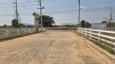 ที่ดินเปล่า ทำเลติดถนน แปลงมุม ติดถนนสาธารณะ 3 ด้าน