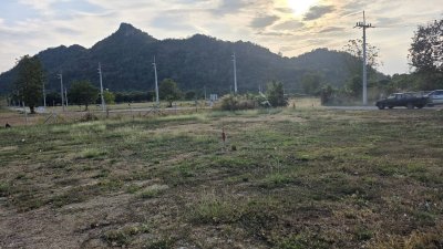 ทำเลติดถนน เห็นวิวเขา ค้าขายได้ด้วย โฉนดพร้อมโอน