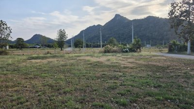 ทำเลติดถนน เห็นวิวเขา ค้าขายได้ด้วย โฉนดพร้อมโอน