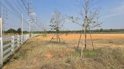 ที่ดินเปล่า ทำเลติดถนน แปลงมุม ติดถนนสาธารณะ 3 ด้าน