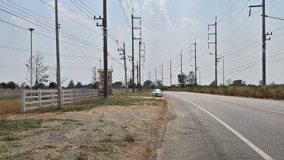 ที่ดินเปล่า ทำเลติดถนน แปลงมุม ติดถนนสาธารณะ 3 ด้าน