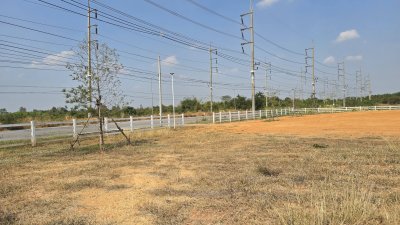 ที่ดินเปล่า ทำเลติดถนน แปลงมุม ติดถนนสาธารณะ 3 ด้าน