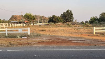 ที่ดินทำเลติดถนนทางหลวงซอยรพ.สมเด็จพระยุพราชจอมบึง เลี้ยวเข้าซอยข้างร.พ. 2กม.