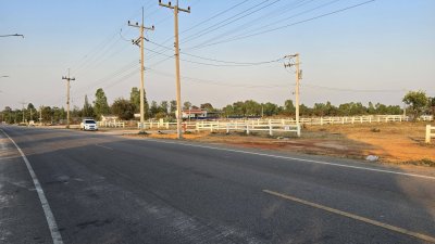 ที่ดินทำเลติดถนนทางหลวงซอยรพ.สมเด็จพระยุพราชจอมบึง เลี้ยวเข้าซอยข้างร.พ. 2กม.