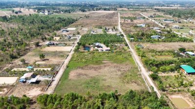 ที่ดินใกล้ถนนหลัก ติดถนน 2ด้าน เนื้อที่ 2 ไร่ 1 งาน