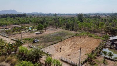ที่ดินปรับถมแล้ว 300ตร.วา 490,000.- ใกล้ 7-11 แค่ 2.2กม.