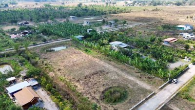 ที่ดินติดถนน 2ด้าน ด้านหน้าคอนกรีต ด้านหลังหินคลุก เนื้อที่ 2 ไร่ 3 งาน ราคายกแปลง 1,900,000.- ฟรีโอน