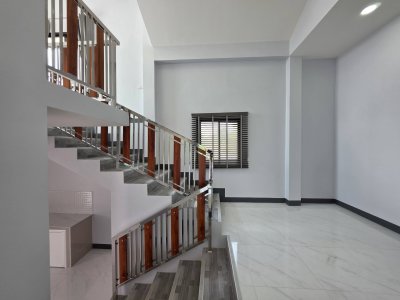 บ้านทำเลใกล้สิ่งอำนวยความสะดวก ใกล้ตลาด และรพ.สมเด็จพระยุพราชจอมบึง ใกล้ร้านอาหาร&กาแฟ