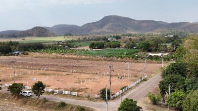 ที่ดินวิวเขา ติดถนนลาดยาง ที่ดินโฉนด ไฟฟ้า น้ำประปา ล้อมรั้ว