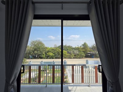 บ้านทำเลใกล้สิ่งอำนวยความสะดวก ใกล้ตลาด และรพ.สมเด็จพระยุพราชจอมบึง ใกล้ร้านอาหาร&กาแฟ