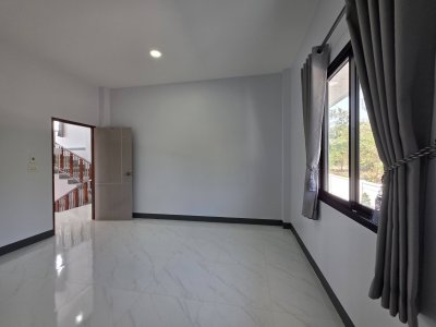 บ้านทำเลใกล้สิ่งอำนวยความสะดวก ใกล้ตลาด และรพ.สมเด็จพระยุพราชจอมบึง ใกล้ร้านอาหาร&กาแฟ