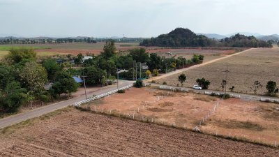 ที่ดินวิวเขา ติดถนนลาดยาง ที่ดินโฉนด ไฟฟ้า น้ำประปา ล้อมรั้ว
