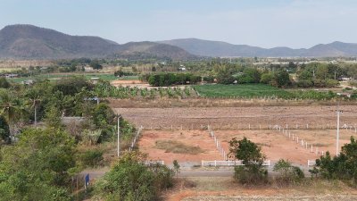 ที่ดินวิวเขา ติดถนนลาดยาง ที่ดินโฉนด ไฟฟ้า น้ำประปา ล้อมรั้ว