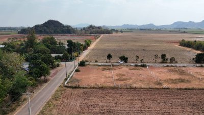 ที่ดินวิวเขา ติดถนนลาดยาง ที่ดินโฉนด ไฟฟ้า น้ำประปา ล้อมรั้ว