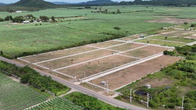 ที่ดิน 2 ไร่ 2 งาน ติดถนนทางหลวง ไร่ละ 550,000 บาท