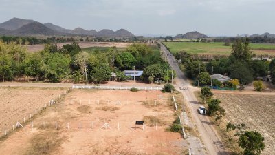 ที่ดินวิวเขา ติดถนนลาดยาง ที่ดินโฉนด ไฟฟ้า น้ำประปา ล้อมรั้ว