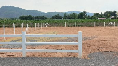 ที่ดินวิวเขา ติดถนนลาดยาง ที่ดินโฉนด ไฟฟ้า น้ำประปา ล้อมรั้ว