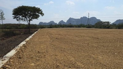 ที่ดินเลียบถนนริมคลอง หน้าทิศใต้ได้ไอน้ำและวิวเขา ปรับถมเสมอถนน ทำสเตย์กั้นดินแข็งแรง