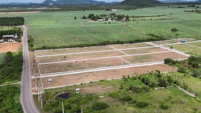 ที่ดิน 2 ไร่ 2 งาน ติดถนนทางหลวง ไร่ละ 550,000 บาท