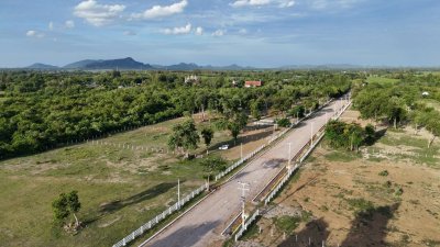 ที่ดินโฉนด ถนนกว้าง ใกล้รพ.และตลาดจอมบึง 10นาที เริ่มต้น 200 ตารางวา