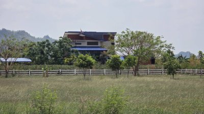 ที่ดิน 3ไร่ ติดถนน ใกล้โครงการพระราชดำริเขาชะงุ้ม