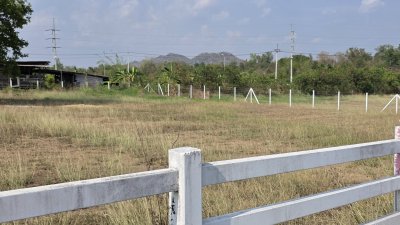 ที่ดินโฉนด 1 ไร่ ไม่มีประวัติน้ำท่วม เป็นเนินสูงกว่าถนนหลัก