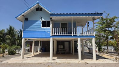 บ้านใต้ถุนสูง ติดถนนทางหลวงชนบท อ.โพธาราม จ.ราชบุรี