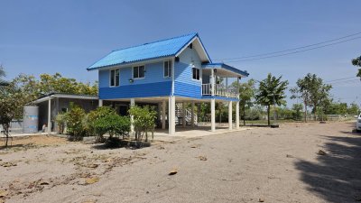 บ้านใต้ถุนสูง ติดถนนทางหลวงชนบท อ.โพธาราม จ.ราชบุรี