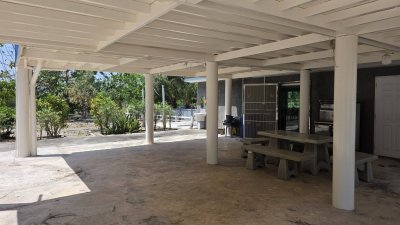 บ้านใต้ถุนสูง ติดถนนทางหลวงชนบท อ.โพธาราม จ.ราชบุรี