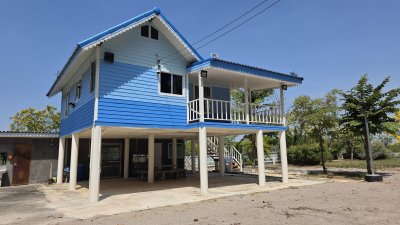 บ้านใต้ถุนสูง ติดถนนทางหลวงชนบท อ.โพธาราม จ.ราชบุรี