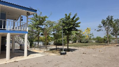 บ้านใต้ถุนสูง ติดถนนทางหลวงชนบท อ.โพธาราม จ.ราชบุรี