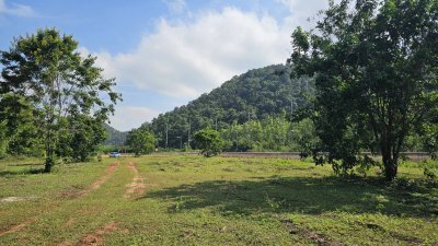 ที่ดิน ติดถนนทางหลวง 3207 หน้ากว้าง 300 ม. ที่ดินถมแล้ว