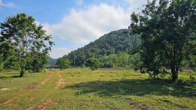 ที่ดิน ติดถนนทางหลวง 3207 หน้ากว้าง 300 ม. ที่ดินถมแล้ว