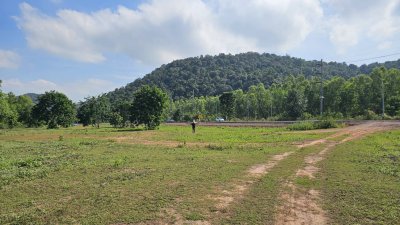 ที่ดิน ติดถนนทางหลวง 3207 หน้ากว้าง 300 ม. ที่ดินถมแล้ว