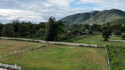 ที่ดินวิวภูเขาล้อม 1 ไร่ 40 ตร.วา 990,000 บาท ฟรีโอน