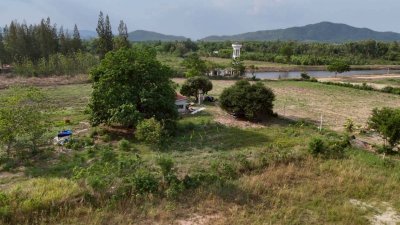 ที่ดินโฉนดพร้อมสิ่งปลูกสร้าง 2 ห้องนอน 1 ห้องน้ำ มีแหล่งน้ำการเกษตร