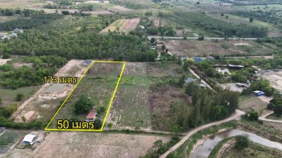 ที่ดินโฉนดพร้อมสิ่งปลูกสร้าง 2 ห้องนอน 1 ห้องน้ำ มีแหล่งน้ำการเกษตร