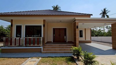 ที่ดินโฉนดพร้อมบ้าน ใกล้ตลาดจอมบึง ติดถนน 2 ด้าน ต.จอมบึง อ.จอมบึง จ.ราชบุรี