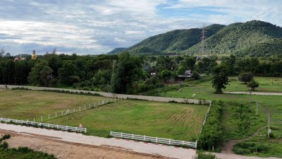 ที่ดินวิวภูเขาล้อม 1 ไร่ 40 ตร.วา 990,000 บาท ฟรีโอน