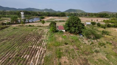 ที่ดินโฉนดพร้อมสิ่งปลูกสร้าง 2 ห้องนอน 1 ห้องน้ำ มีแหล่งน้ำการเกษตร