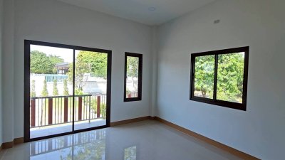 ที่ดินโฉนดพร้อมบ้าน ใกล้ตลาดจอมบึง ติดถนน 2 ด้าน ต.จอมบึง อ.จอมบึง จ.ราชบุรี