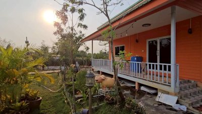 ที่ดินโฉนดพร้อมสิ่งปลูกสร้าง 5 หลัง แถมเฟอร์นิเจอร์ภาย, เครื่องใช้ไฟฟ้า มีสระน้ำทำการเกษตร