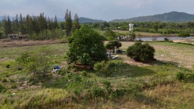 ที่ดินโฉนดพร้อมสิ่งปลูกสร้าง 2 ห้องนอน 1 ห้องน้ำ มีแหล่งน้ำการเกษตร